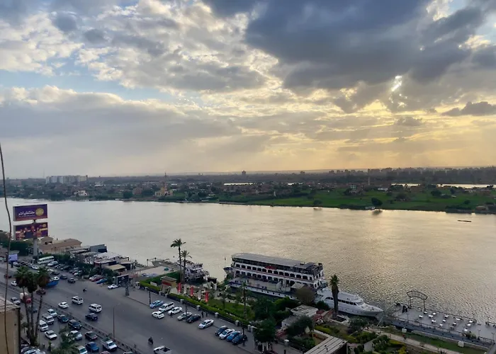 Luxury Nile View Apartment In Maadi